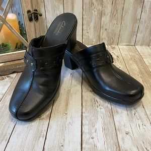 Clarks bendables Black Leather Slide On Mules w/ Gold Hardware- size 8.5